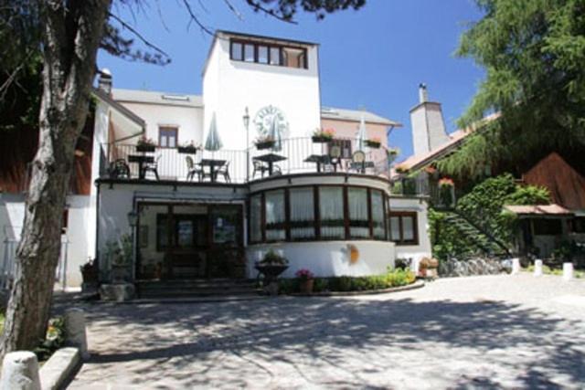 Lh Albergo Il Paradiso Пескассеролі Екстер'єр фото