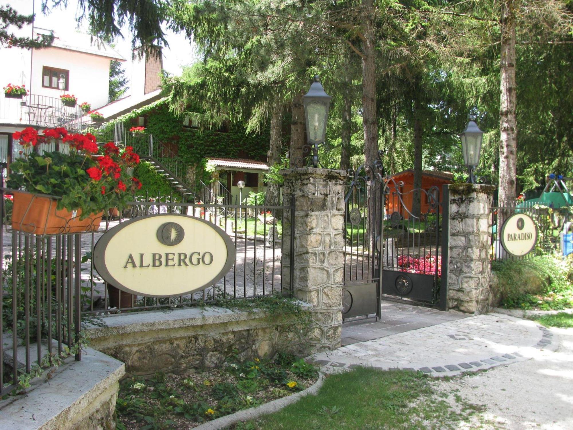 Lh Albergo Il Paradiso Пескассеролі Екстер'єр фото