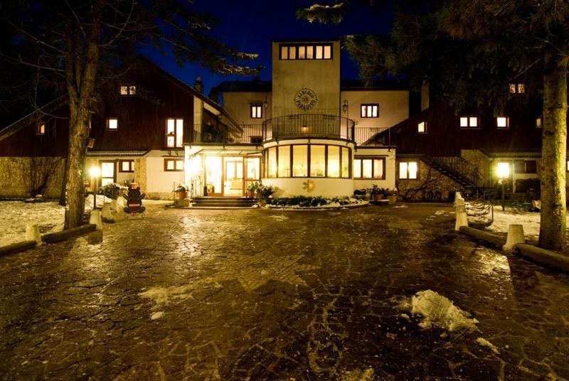 Lh Albergo Il Paradiso Пескассеролі Екстер'єр фото