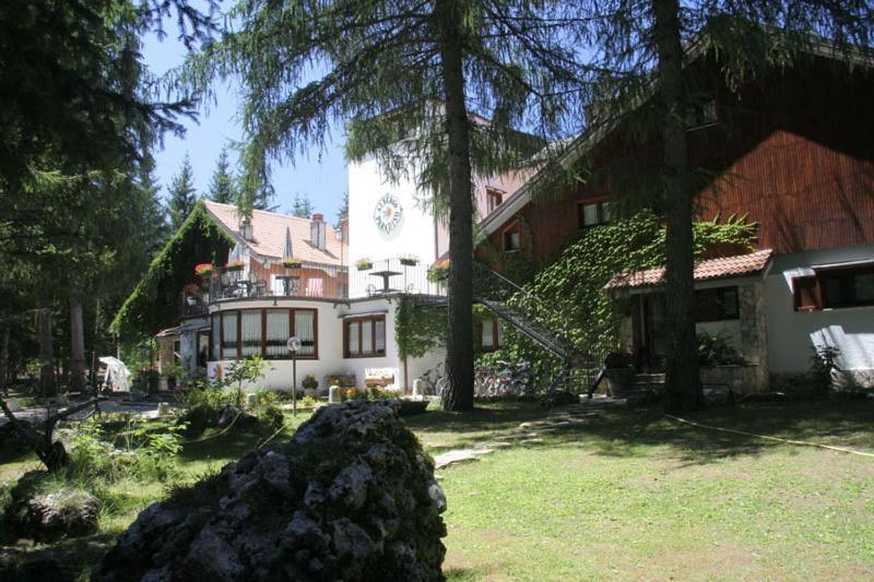 Lh Albergo Il Paradiso Пескассеролі Екстер'єр фото