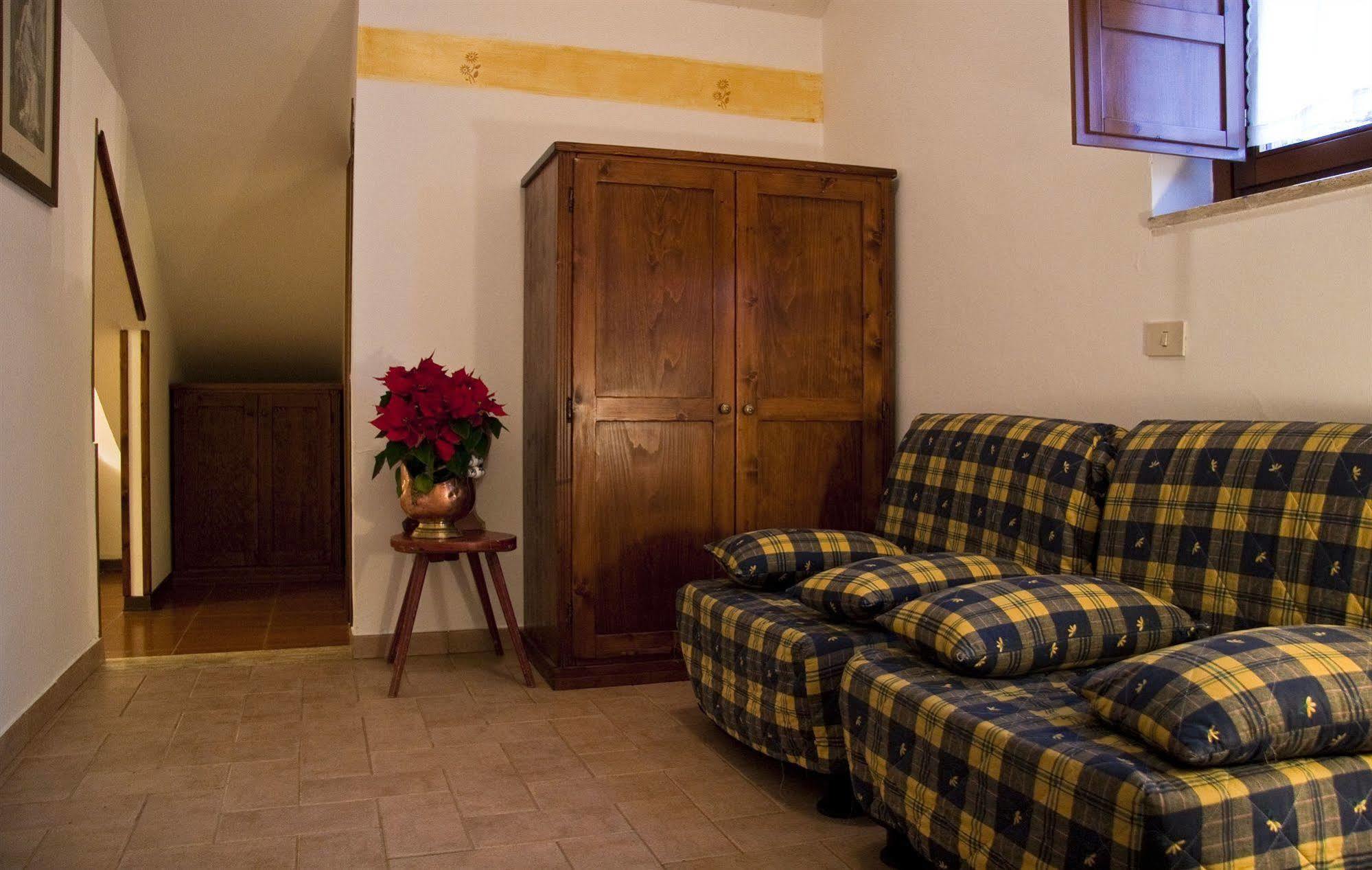 Lh Albergo Il Paradiso Пескассеролі Екстер'єр фото