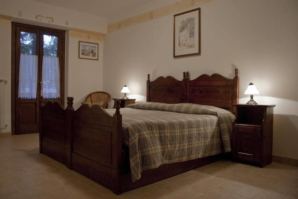 Lh Albergo Il Paradiso Пескассеролі Екстер'єр фото